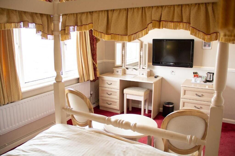 Bedroom 2, St George hotel, Medway