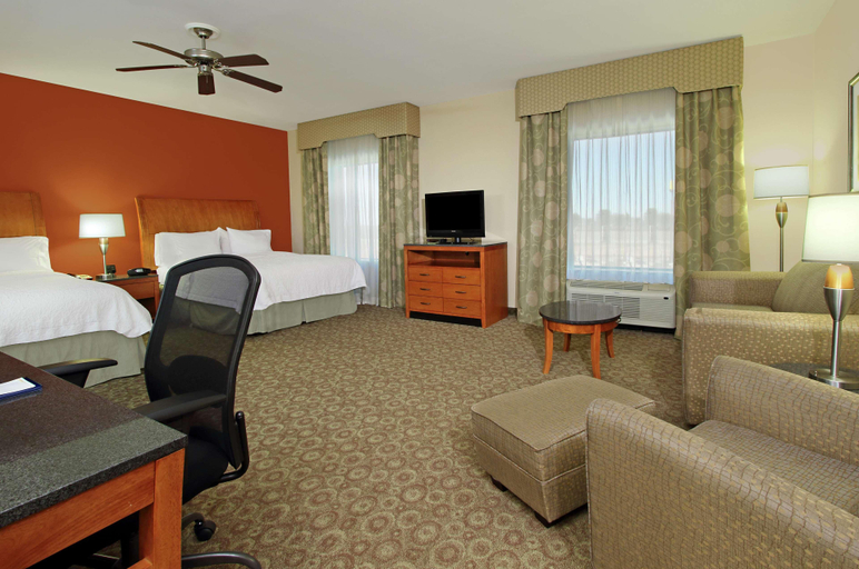 Bedroom 3, Hampton Inn & Suites Buffalo, Leon