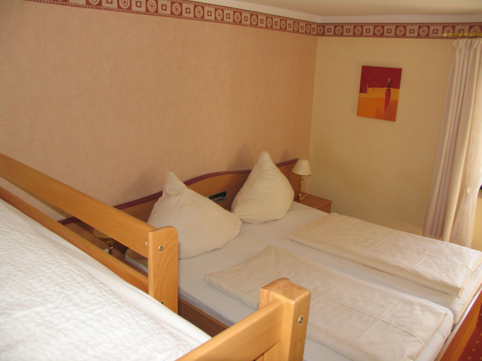 Bedroom 2, Hotel Riesberghof, Regen