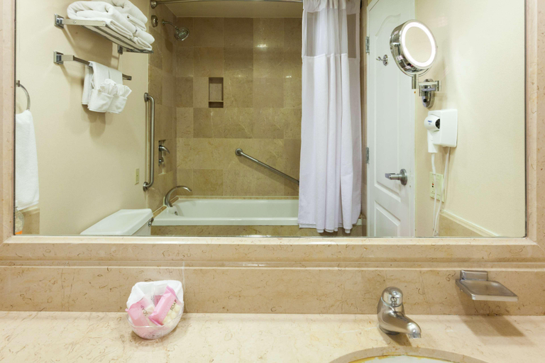 Bathroom 5, Best Western Plus Les Terrasses De Brehat, Côtes-d'Armor