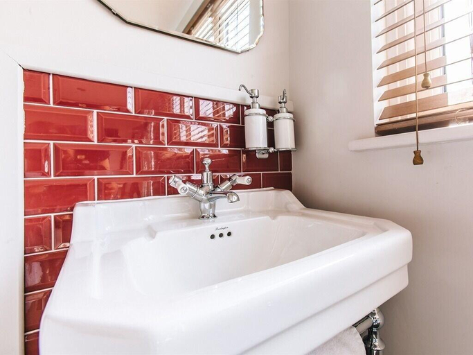 Bathroom 3, Regency House, Cambridgeshire