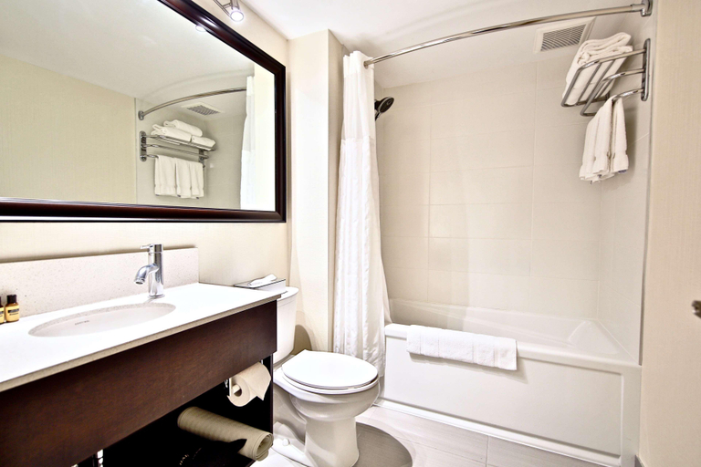 Bathroom 5, Hotel Europa, BW Signature Collection, Montréal