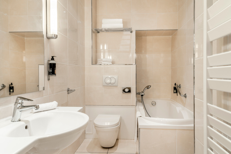 Bathroom 4, Najeti Hotel Clery, Pas-de-Calais