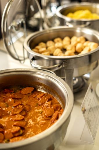 Food & Drinks 13