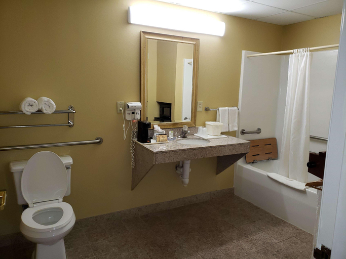Bathroom 4, Surestay Plus By Best Western Warner Robins Afb, Houston