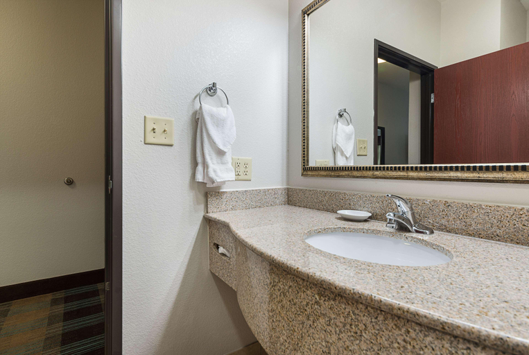 Bathroom 4, Best Western Plus DeRidder Inn & Suites, Beauregard