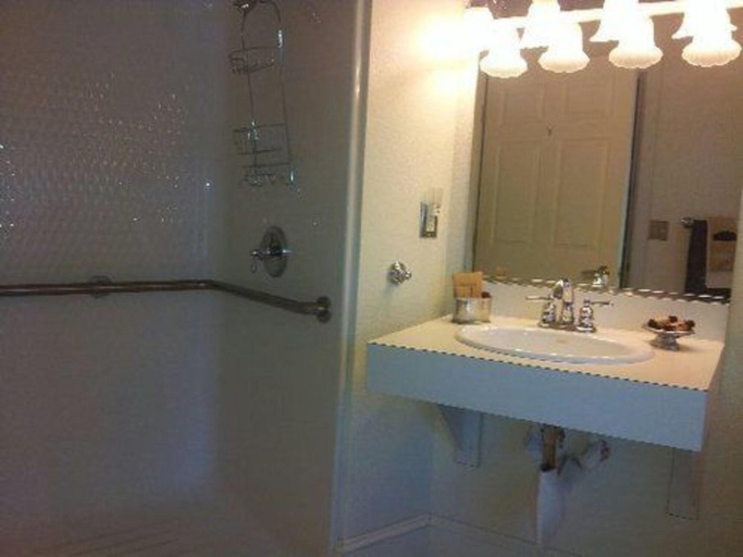 Bathroom 4, Currier Inn bed and Breakfast, Weld