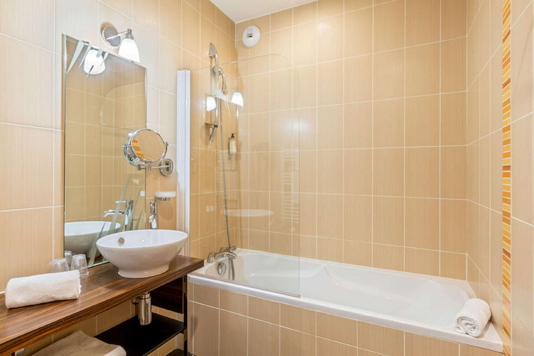 Bathroom 5, Best Western Hotel Nuit de Retz Nantes Sud, Loire-Atlantique