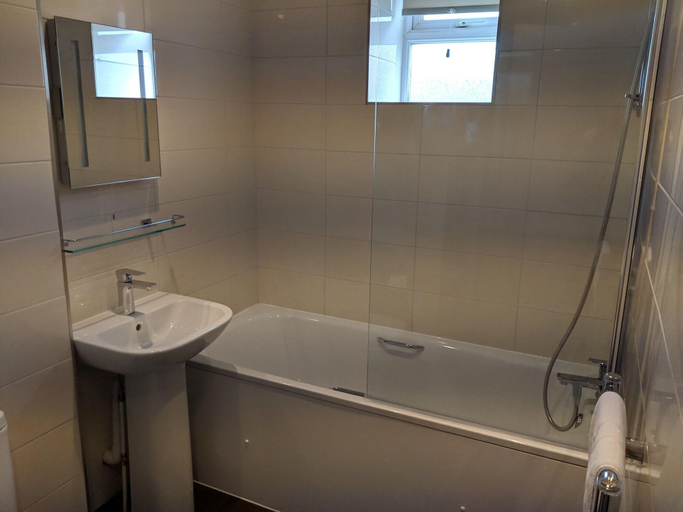 Bathroom 4, The Queens Head, Oxfordshire