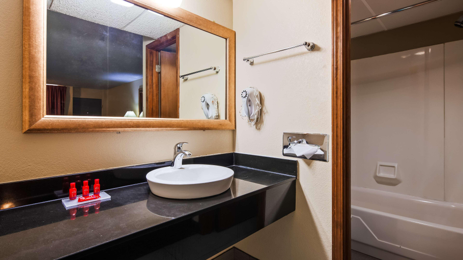 Bathroom 4, SureStay Hotel by Best Western Salina, Saline