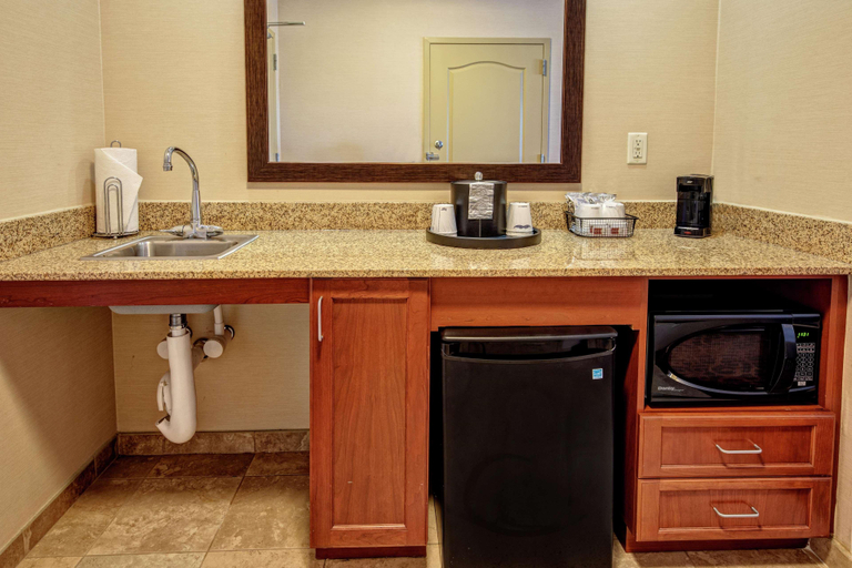 Bedroom 3, Hampton Inn Ste Minneapolis St Paul Arpt-Mall, Hennepin