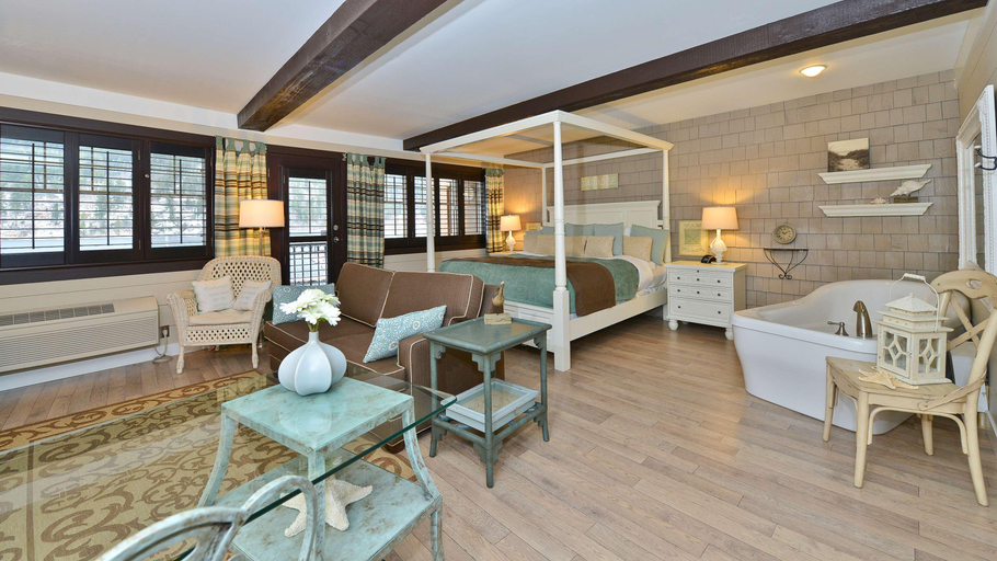 Public Area 2, Prestige Lakeside Resort, Central Kootenay