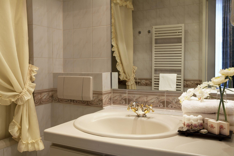 Bathroom 5, Boulevard Hotel Hamburg, Hamburg