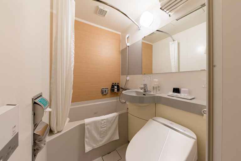 Bathroom 4, Nishitetsu Inn Nihonbashi, Chūō