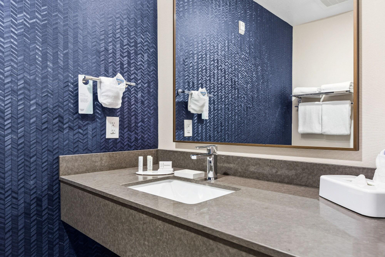 Bathroom 4, Fairfield Inn & Suites Bend Downtown, Deschutes
