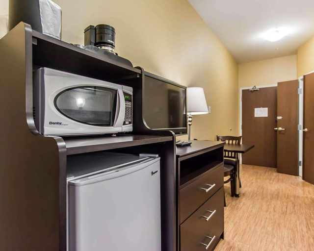 Bedroom 4, Quality Inn Moncton North, Westmorland