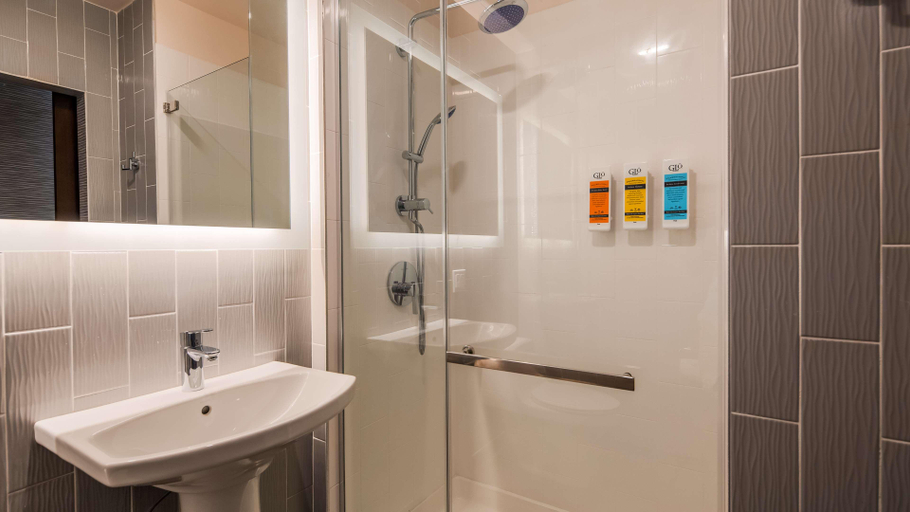 Bathroom 5, Best Western Plus Camrose Resort & Casino, Division No. 10