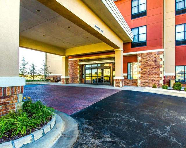 Exterior & Views 1, Spark By Hilton Shawnee, Pottawatomie