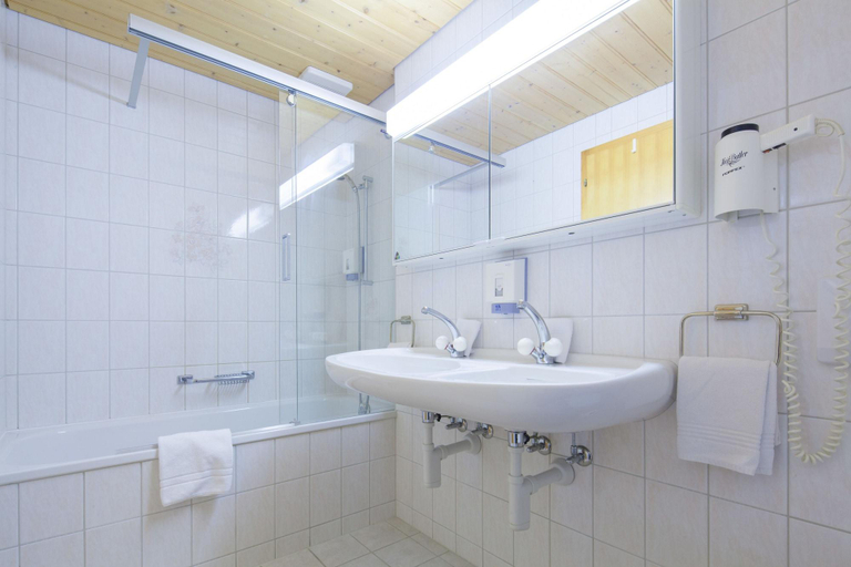 Bathroom 4, Hotel Alpenhof, Interlaken