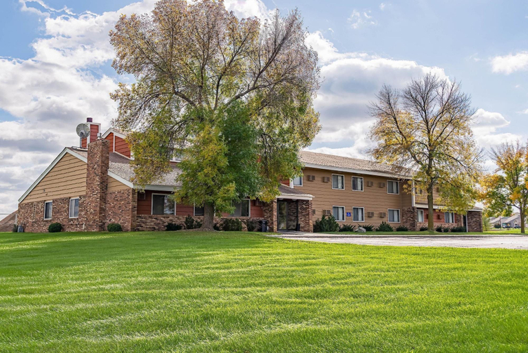Sport & Beauty 1, Rodeway Inn St Joseph, Stearns