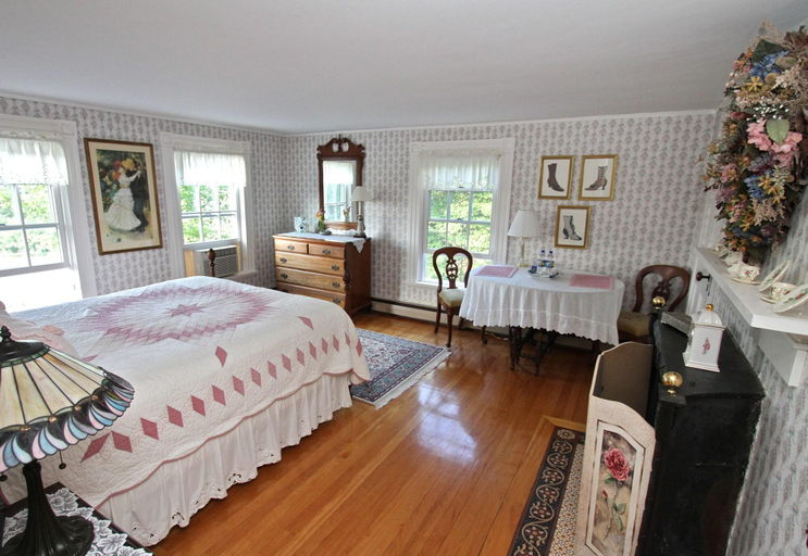 Bedroom 3, The Maguire House, Worcester