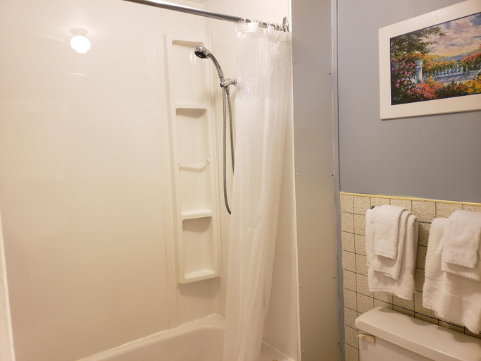 Bathroom 4, Kouchibouguac Resort, Kent