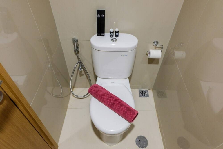 Bathroom, Treepark City by Radhika InterRoom, Tangerang