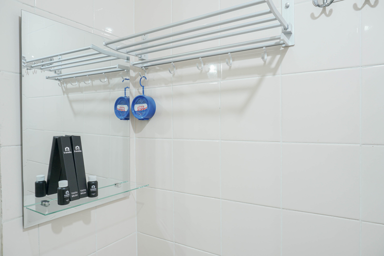 Bathroom 5, Nice and Homey 2BR City Park Apartment By Travelio, Jakarta Barat