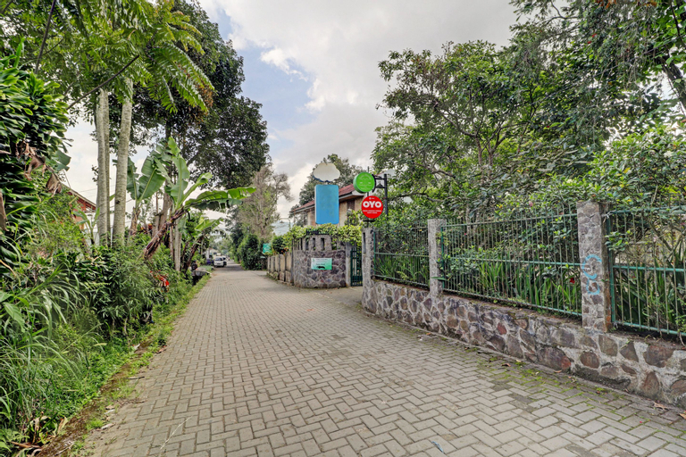OYO 90461 Graha Atmadja Syariah Guest House, Bandung