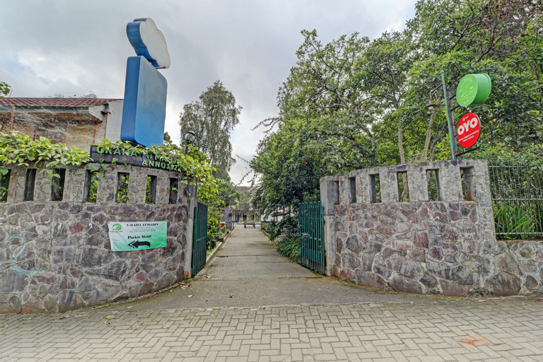 OYO 90461 Graha Atmadja Syariah Guest House, Bandung