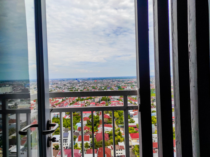 Exterior & Views 4, Elegant and Comfy Studio at Vida View Apartment By Travelio, Makassar