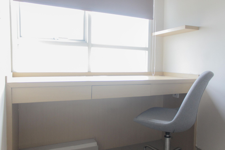 Bathroom 4, Comfort Minimalist Studio at Parkland Avenue Apartment By Travelio, Tangerang Selatan