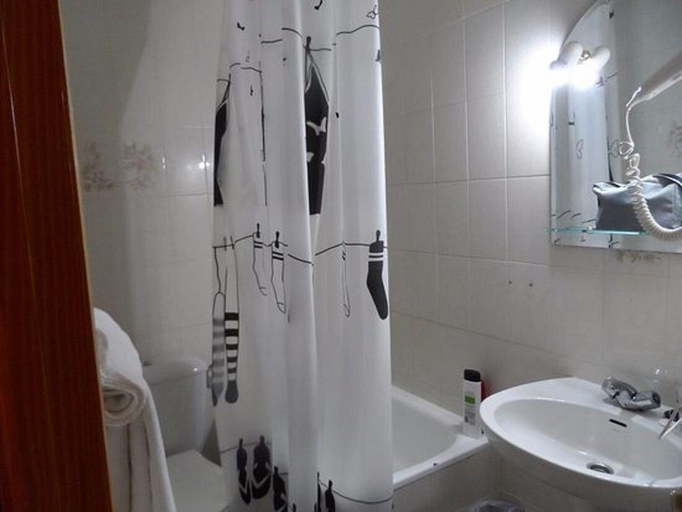 Bathroom 4, Hostal Vadillo, Cáceres