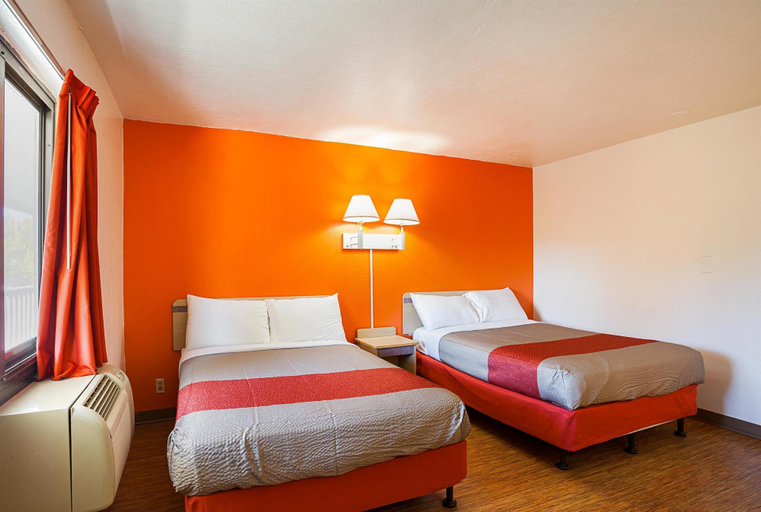 Bedroom 3, Americas Best Value Inn Bangor, Penobscot