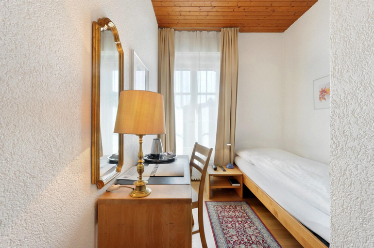 Others 5, Hotel National Bern, Bern