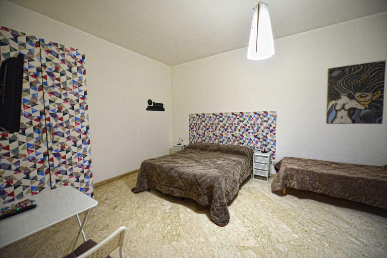 Bedroom 3, Aback, Bari