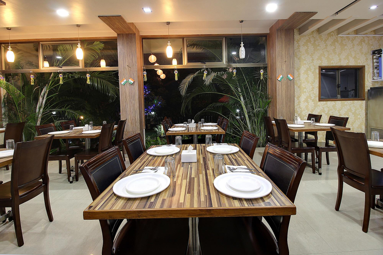 Food & Drinks 5, Hotel Valley Nest, Satara