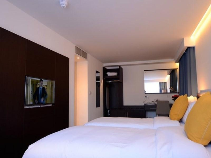 Bedroom 2, Pelican London Hotel and Residence, London