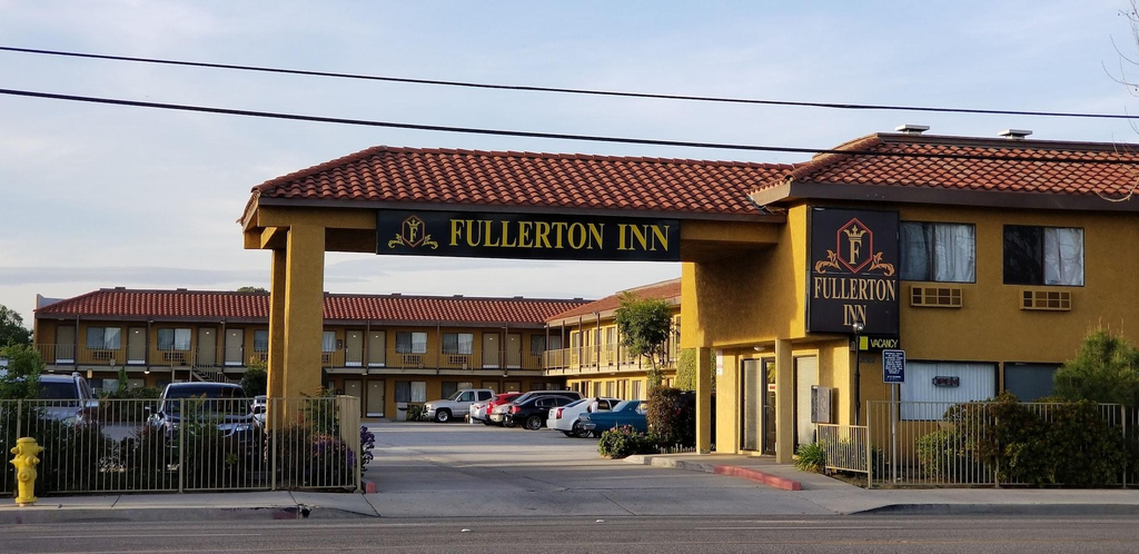 Exterior & Views 1, Fullerton Inn, Orange
