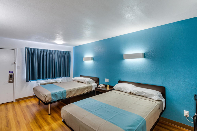 Bedroom 3, Motel 6 Fort Worth, TX - Convention Center, Fort Worth