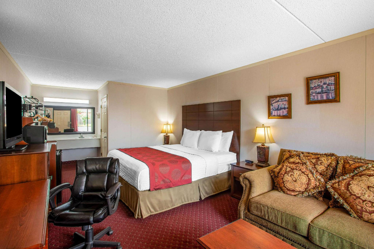Bedroom 3, Ramada by Wyndham Branson, Taney