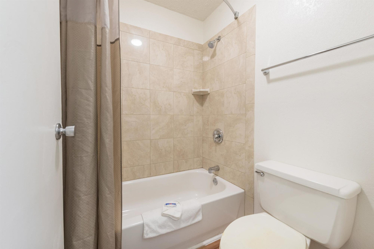 Bathroom 5, Motel 6 Troy, OH, Troy