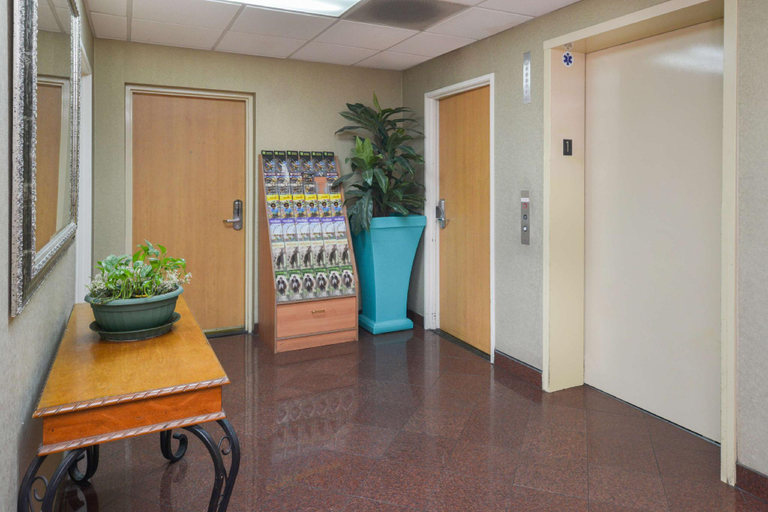 Public Area 2, H3 Inn & Suites LAX Airport, Los Angeles