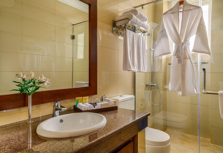 Bathroom 5, The Golden Ridge Hotel, Nuwara Eliya