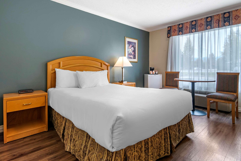 Bedroom 3, Econo Lodge Inn & Suites Kelowna, Central Okanagan