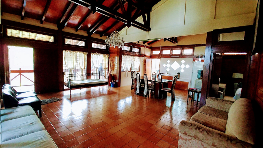 Villa Yaputra Puncak 4BR 10-persons, Bogor