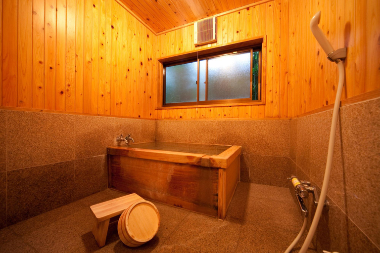Bathroom, Kappo Ryokan Kannawa Bettei, Beppu