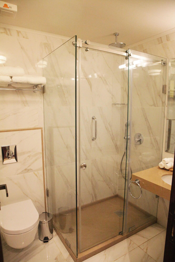 Bathroom 5, Grand Concerto Hotel, Beirut