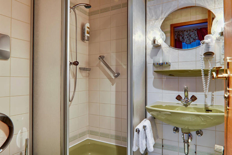 Bathroom 3, Gasthof Lamm, Rems-Murr-Kreis
