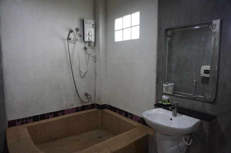 Bathroom 3, Ban Pak Chaytung Trang, Muang Trang